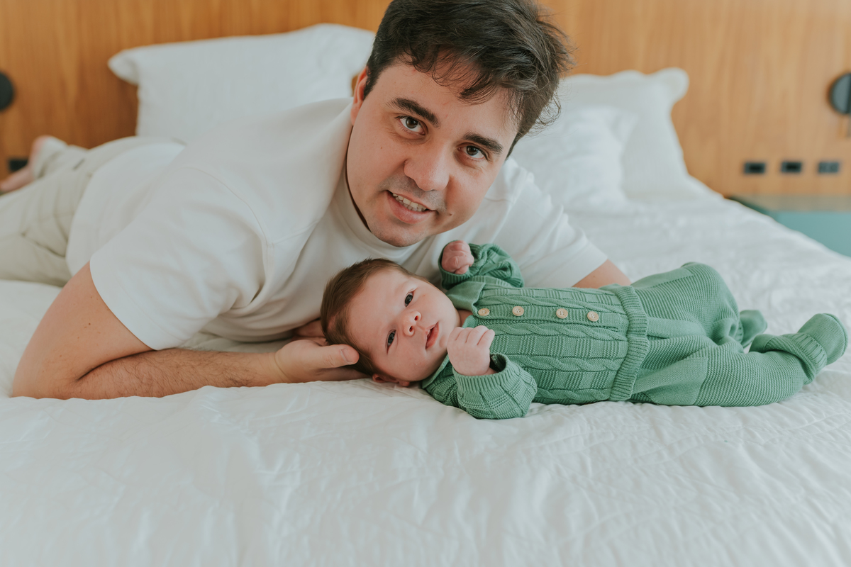 fotografia ensaio em casa lifestyle Pedro 20 dias fotografa familia Rio de Janeiro rj ilha do governador acompanhamento 