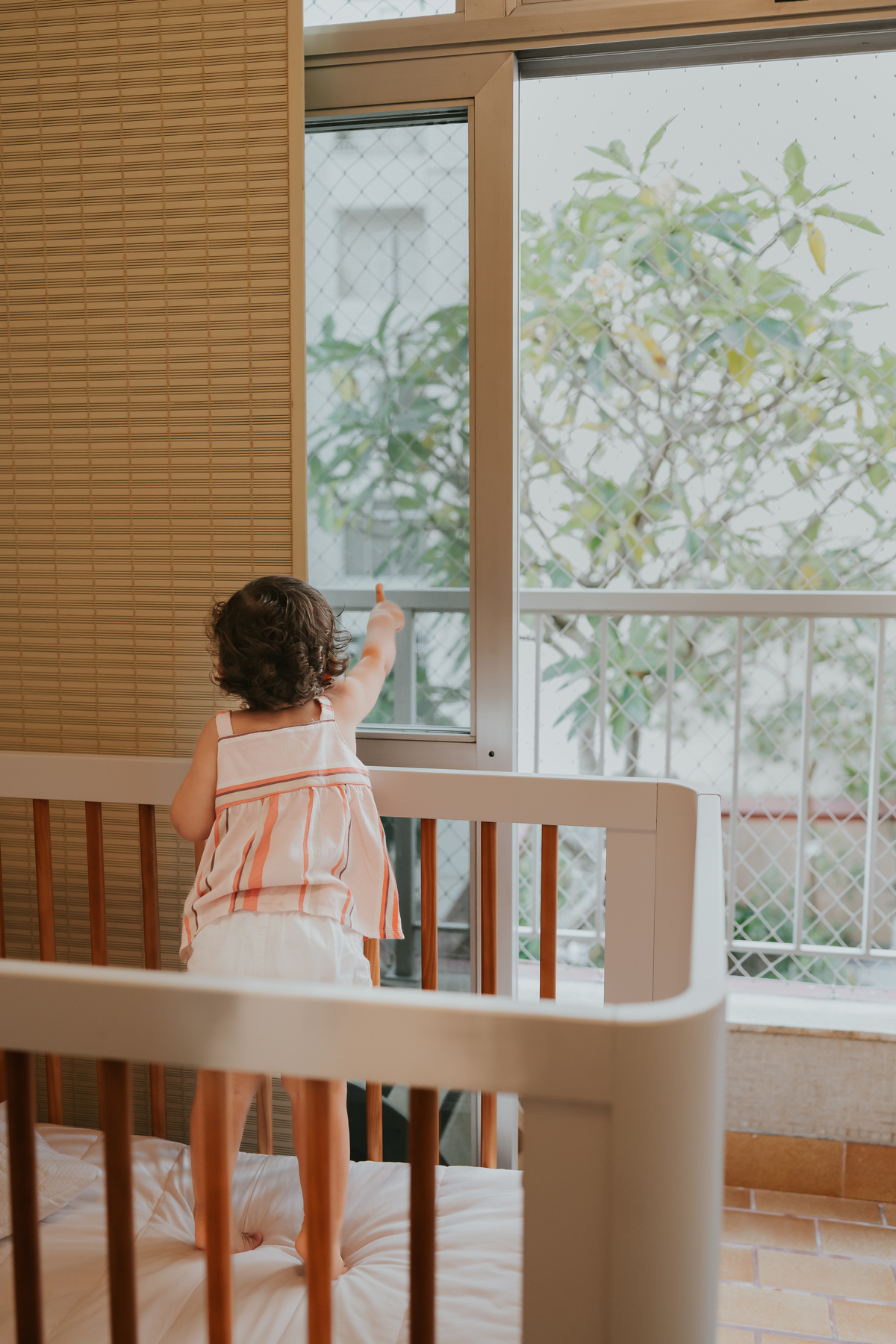 fotografia fotografa ensaio familia em casa Rio de Janeiro rj copacabana mae e filha Isabela e licia fotos família 