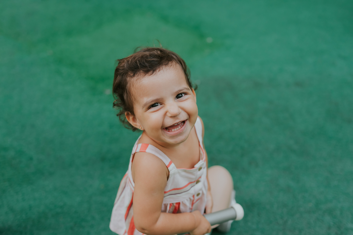 fotografia fotografa ensaio familia em casa Rio de Janeiro rj copacabana mae e filha Isabela e licia fotos família 