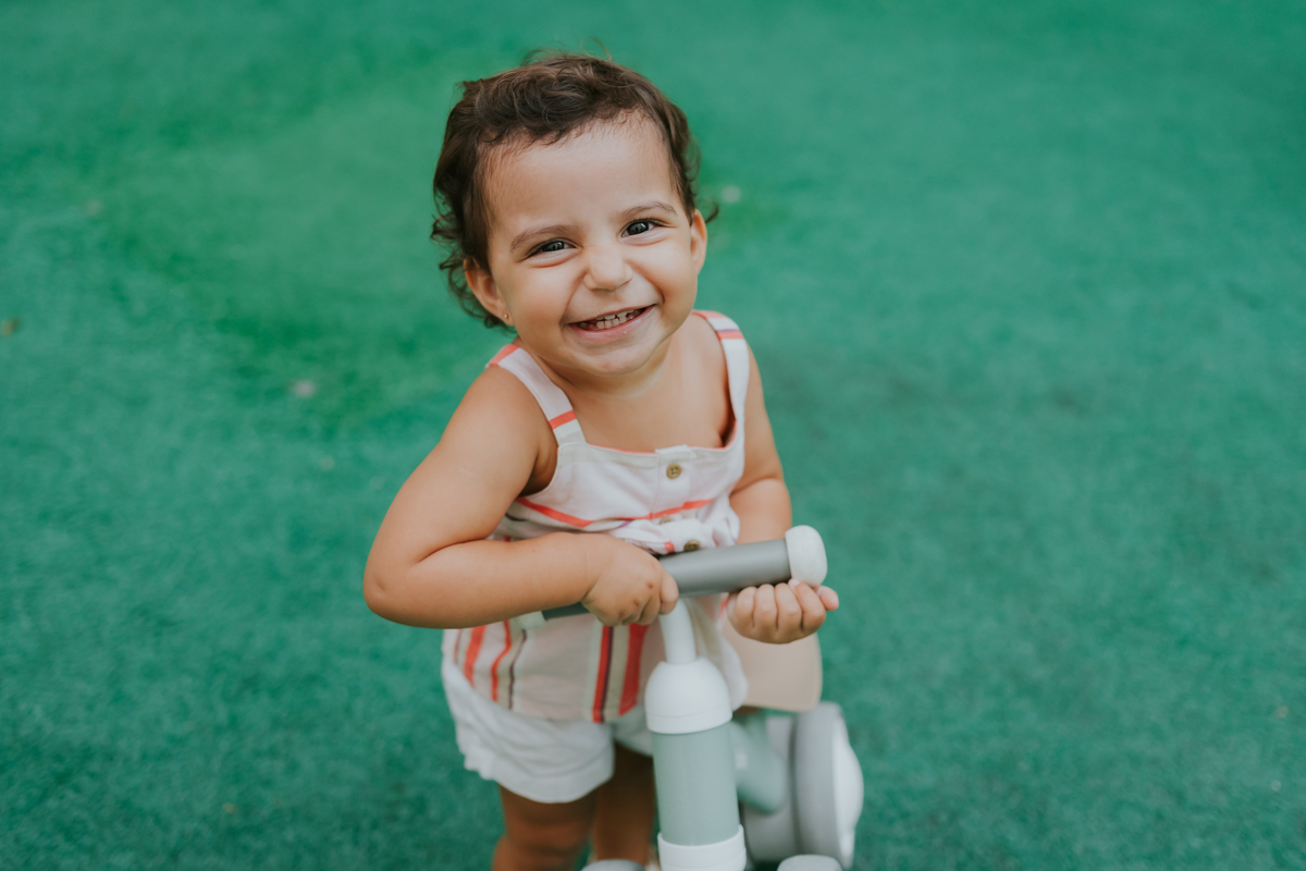 fotografia fotografa ensaio familia em casa Rio de Janeiro rj copacabana mae e filha Isabela e licia fotos família 
