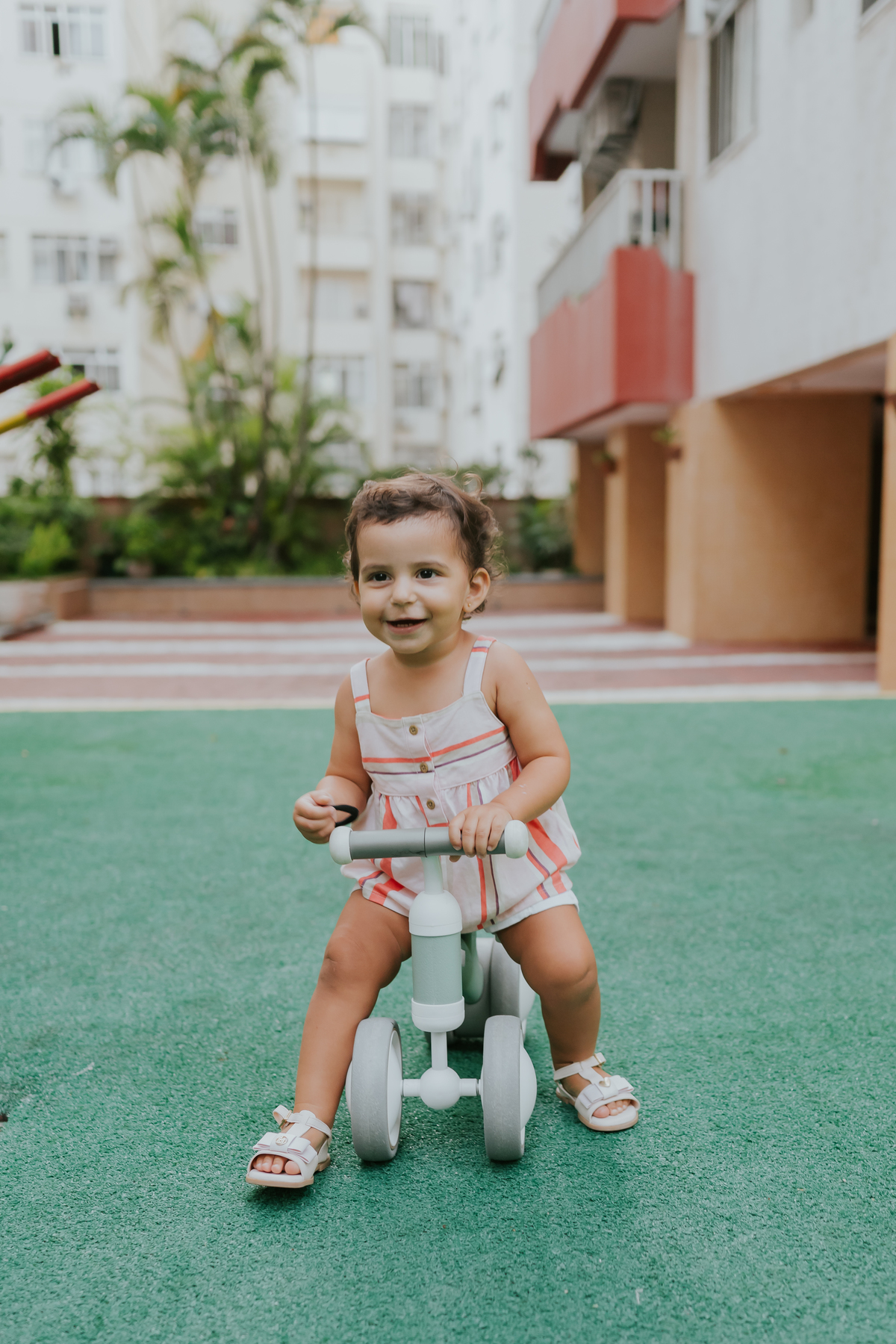 fotografia fotografa ensaio familia em casa Rio de Janeiro rj copacabana mae e filha Isabela e licia fotos família 
