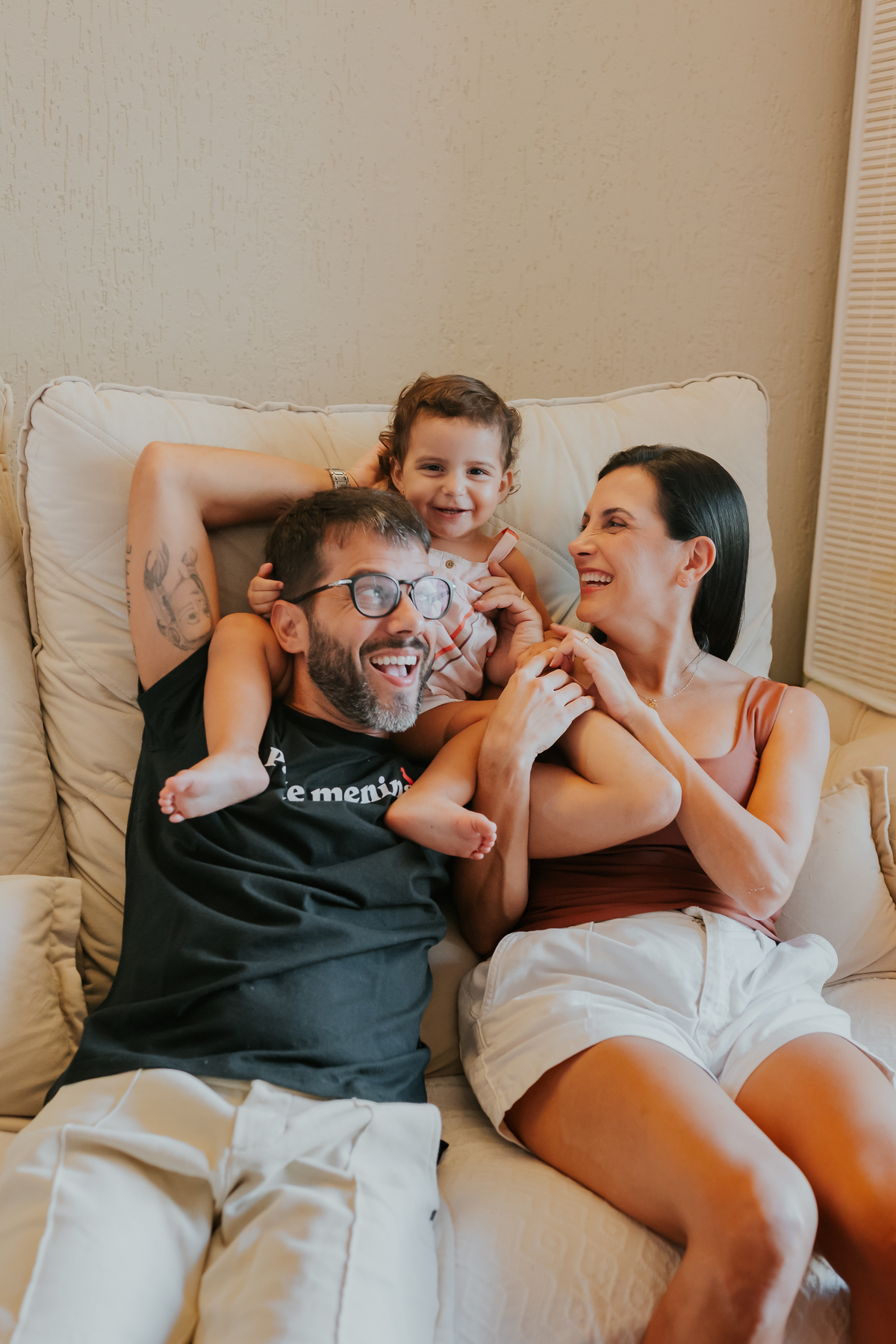fotografia fotografa ensaio familia em casa Rio de Janeiro rj copacabana mae e filha Isabela e licia fotos família 