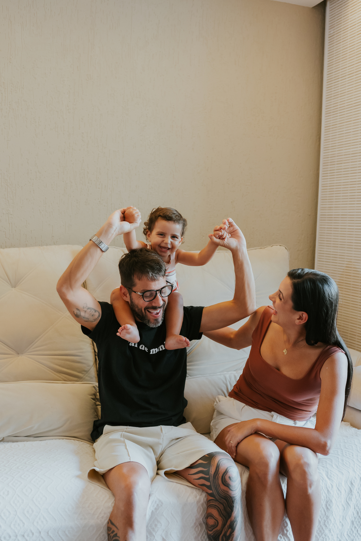 fotografia fotografa ensaio familia em casa Rio de Janeiro rj copacabana mae e filha Isabela e licia fotos família 