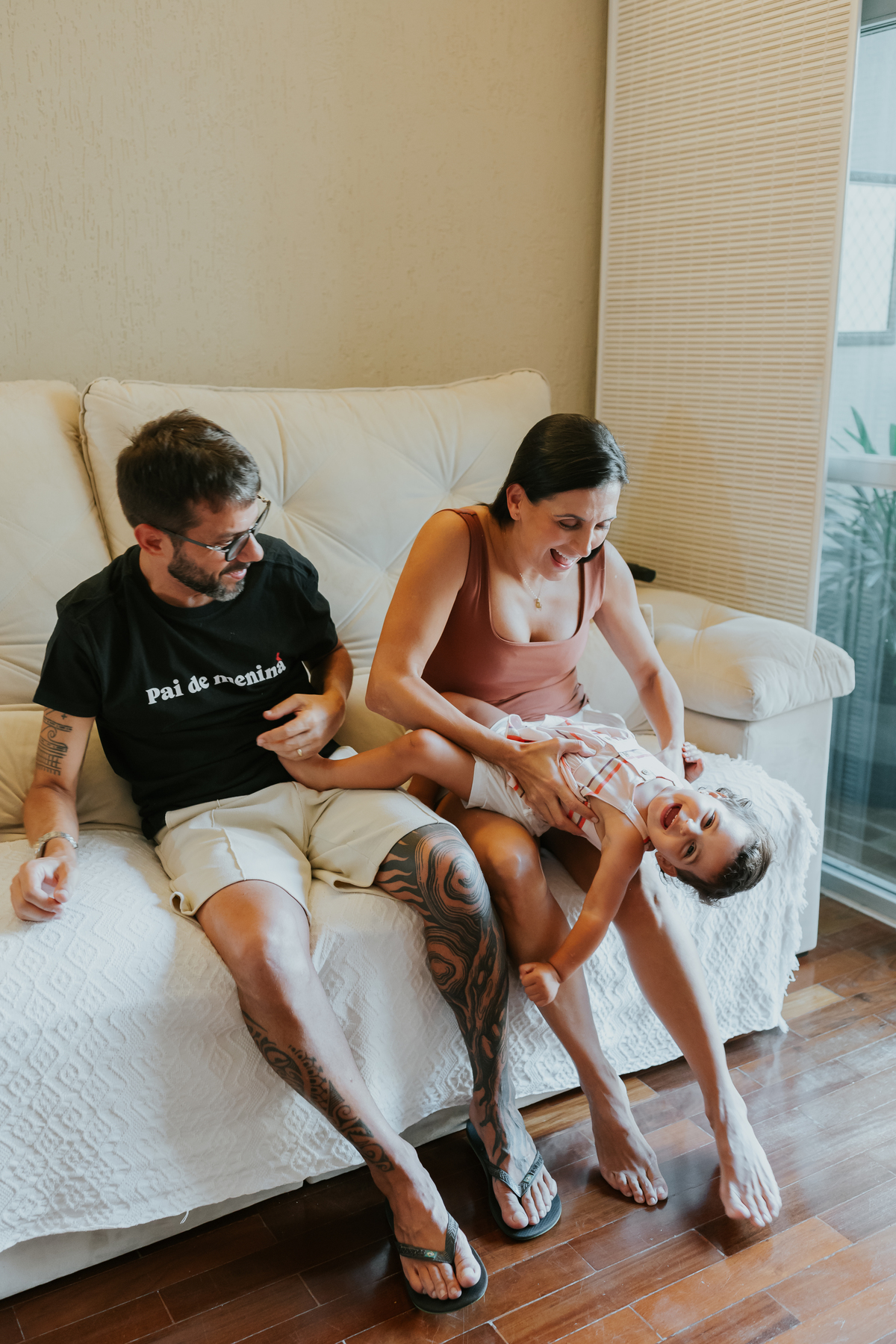 fotografia fotografa ensaio familia em casa Rio de Janeiro rj copacabana mae e filha Isabela e licia fotos família 