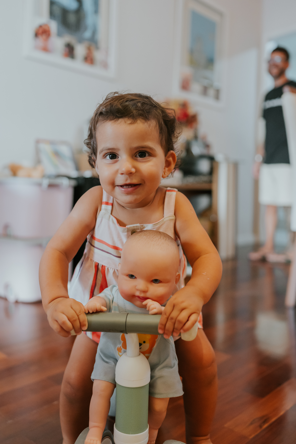 fotografia fotografa ensaio familia em casa Rio de Janeiro rj copacabana mae e filha Isabela e licia fotos família 