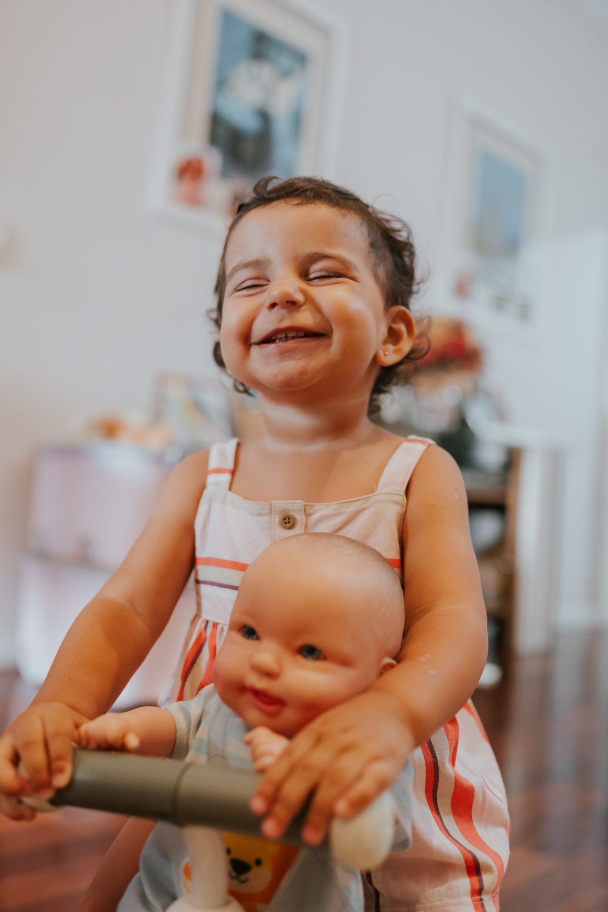 fotografia fotografa ensaio familia em casa Rio de Janeiro rj copacabana mae e filha Isabela e licia fotos família 