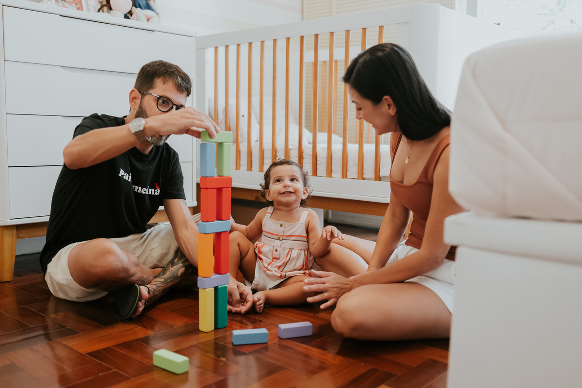 fotografia fotografa ensaio familia em casa Rio de Janeiro rj copacabana mae e filha Isabela e licia fotos família 