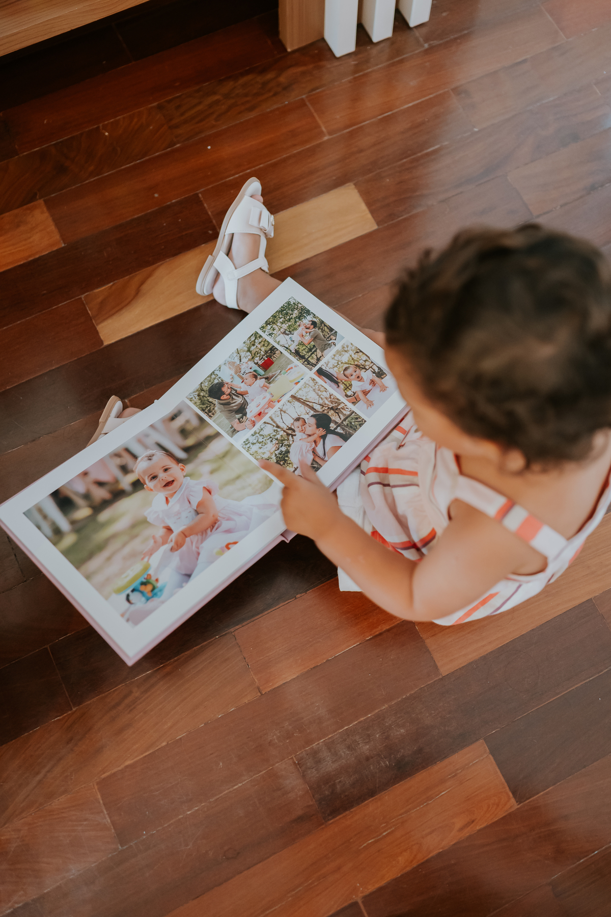 fotografia fotografa ensaio familia em casa Rio de Janeiro rj copacabana mae e filha Isabela e licia fotos família 
