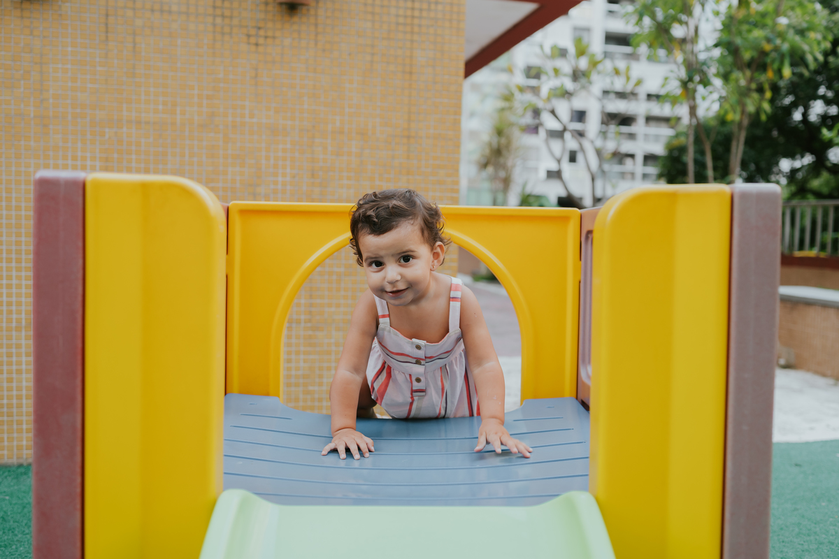 fotografia fotografa ensaio familia em casa Rio de Janeiro rj copacabana mae e filha Isabela e licia fotos família 