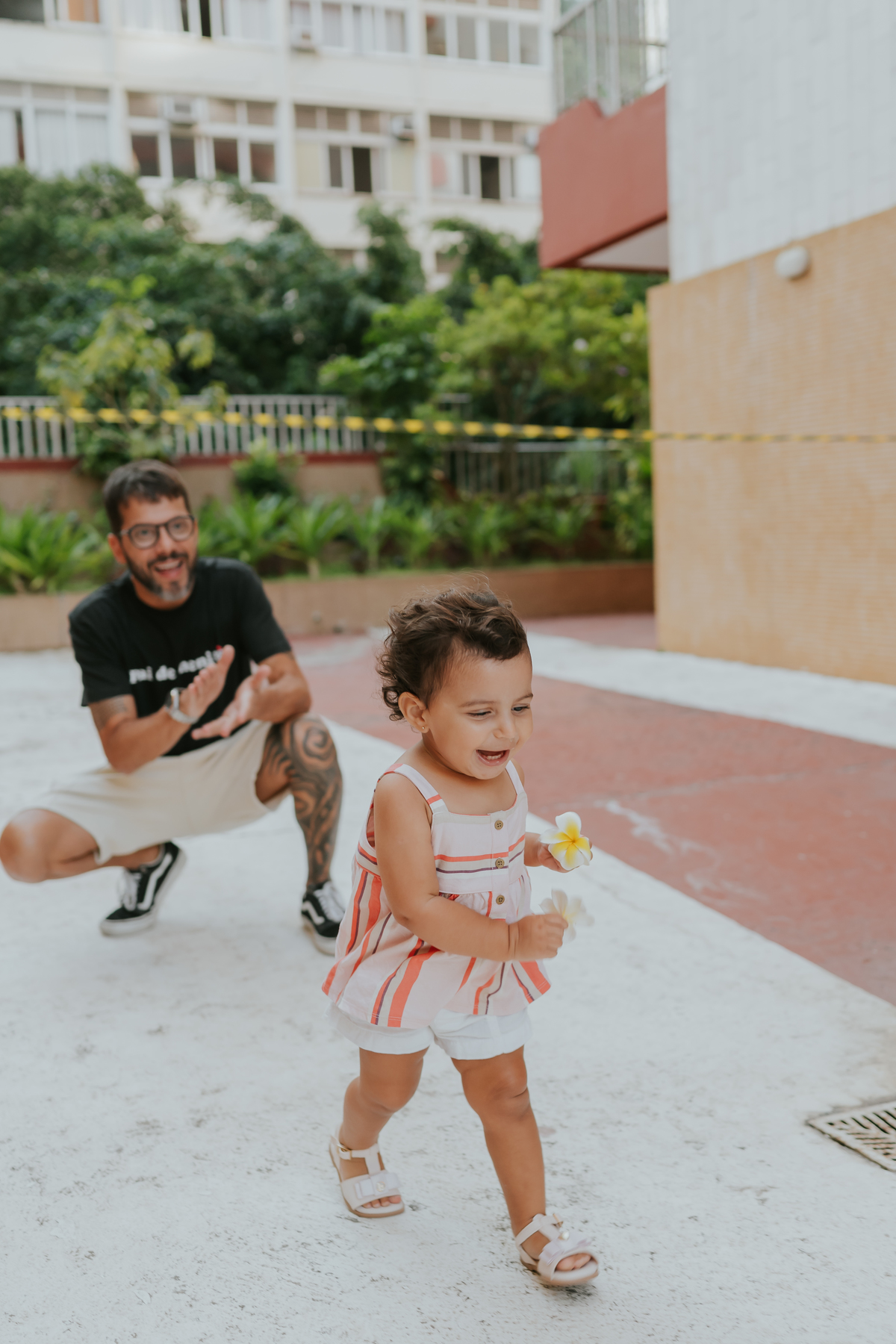 fotografia fotografa ensaio familia em casa Rio de Janeiro rj copacabana mae e filha Isabela e licia fotos família 