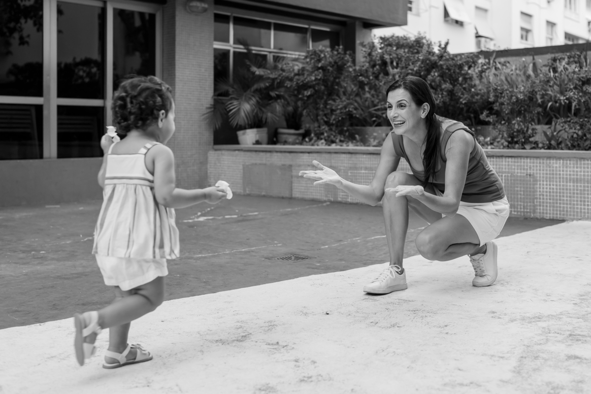 fotografia fotografa ensaio familia em casa Rio de Janeiro rj copacabana mae e filha Isabela e licia fotos família 