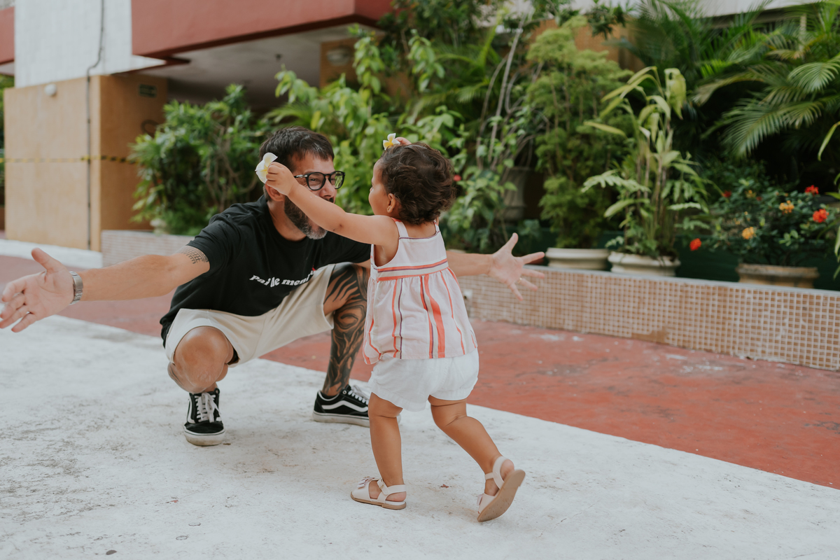 fotografia fotografa ensaio familia em casa Rio de Janeiro rj copacabana mae e filha Isabela e licia fotos família 