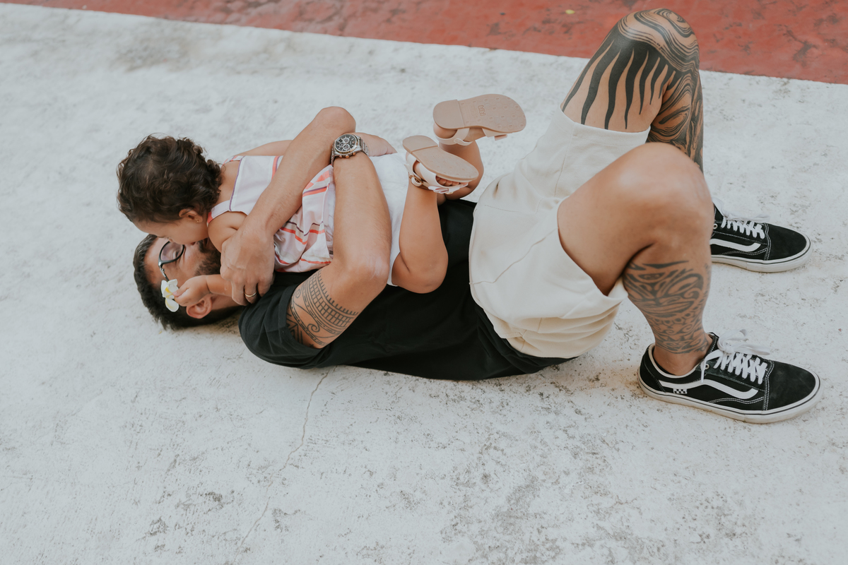 fotografia fotografa ensaio familia em casa Rio de Janeiro rj copacabana mae e filha Isabela e licia fotos família 