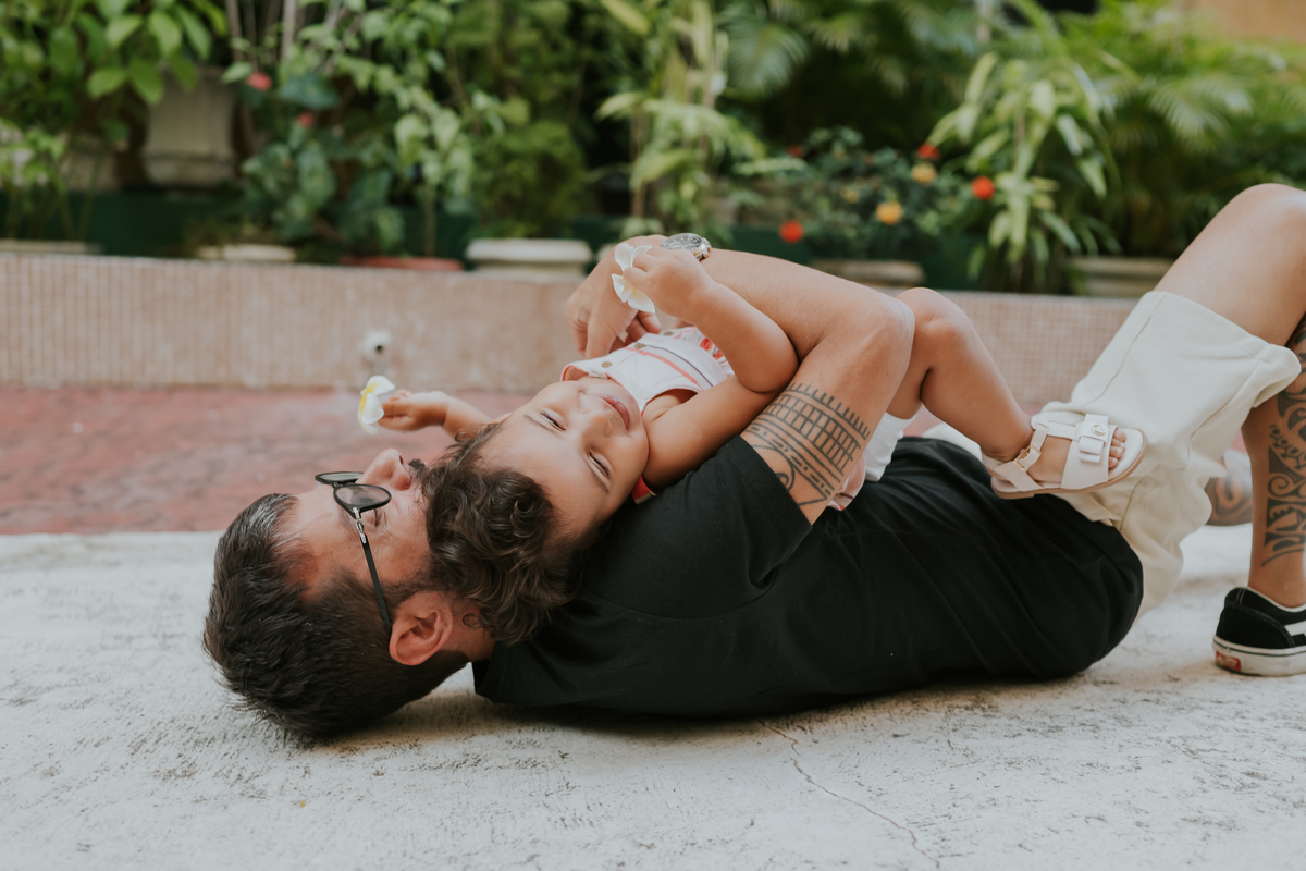 fotografia fotografa ensaio familia em casa Rio de Janeiro rj copacabana mae e filha Isabela e licia fotos família 