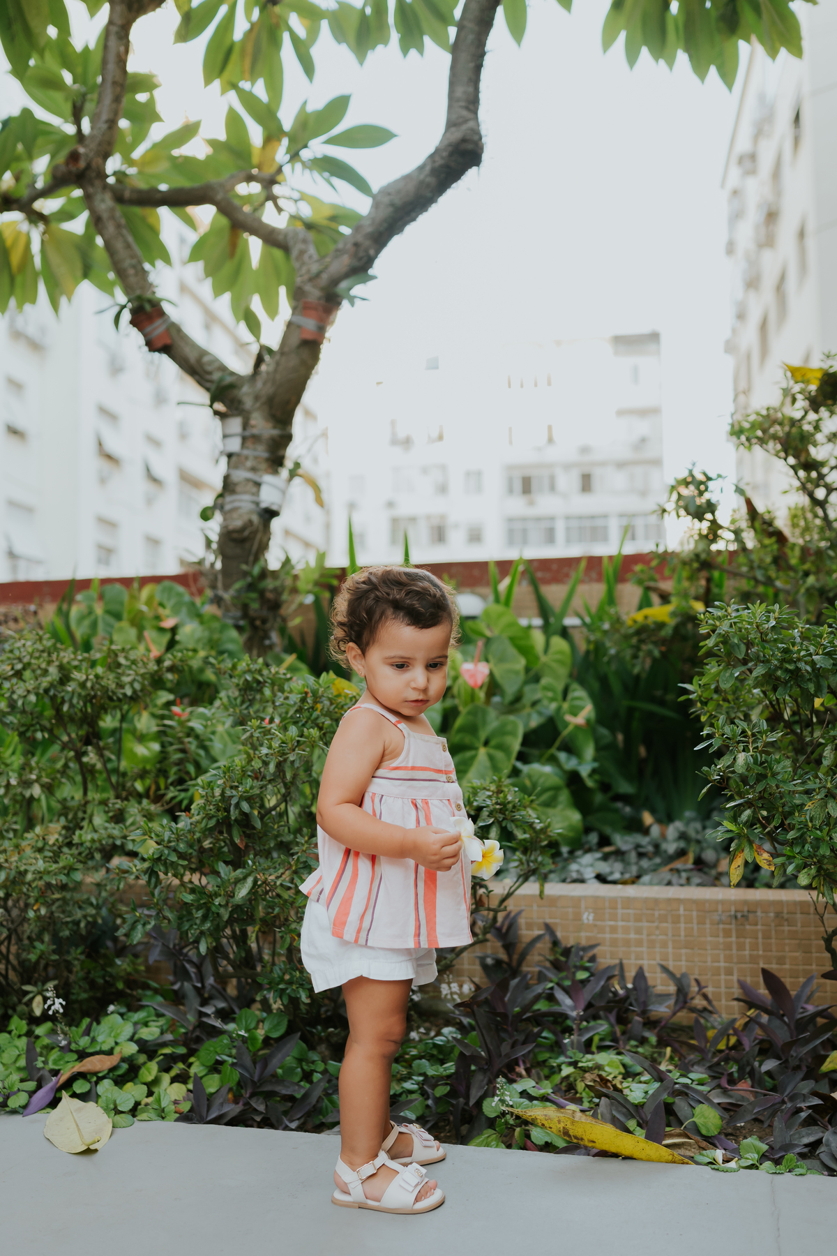 fotografia fotografa ensaio familia em casa Rio de Janeiro rj copacabana mae e filha Isabela e licia fotos família 