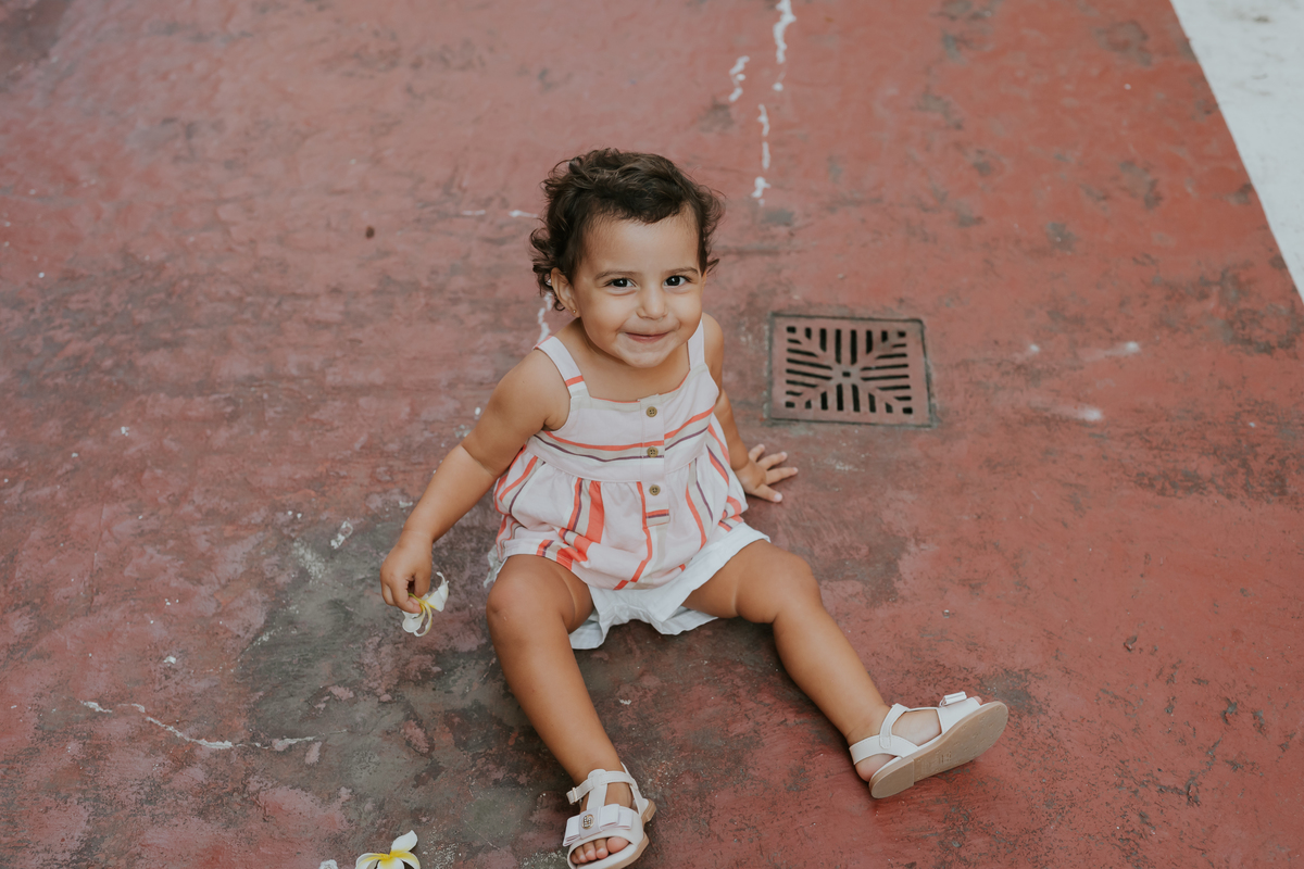 fotografia fotografa ensaio familia em casa Rio de Janeiro rj copacabana mae e filha Isabela e licia fotos família 