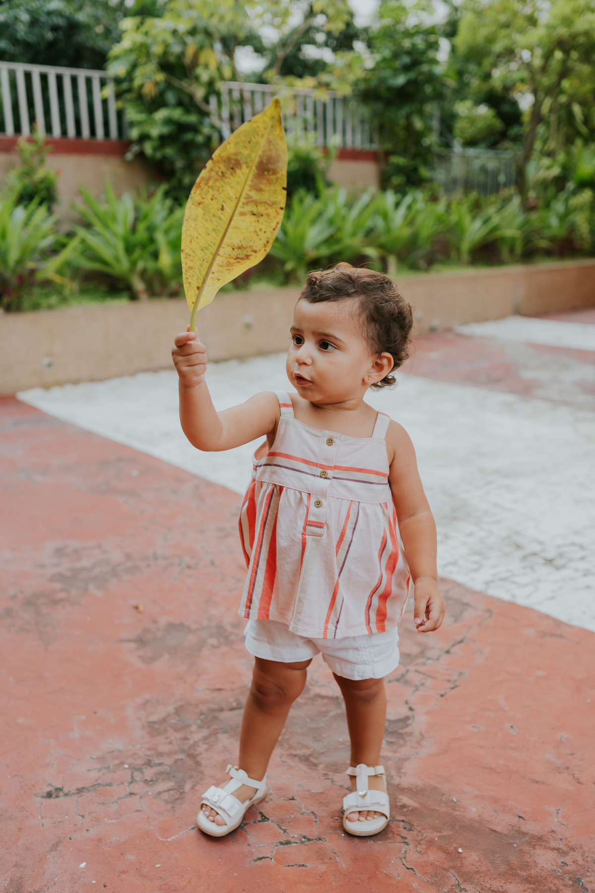 fotografia fotografa ensaio familia em casa Rio de Janeiro rj copacabana mae e filha Isabela e licia fotos família 