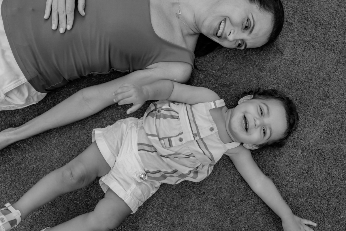fotografia fotografa ensaio familia em casa Rio de Janeiro rj copacabana mae e filha Isabela e licia fotos família 