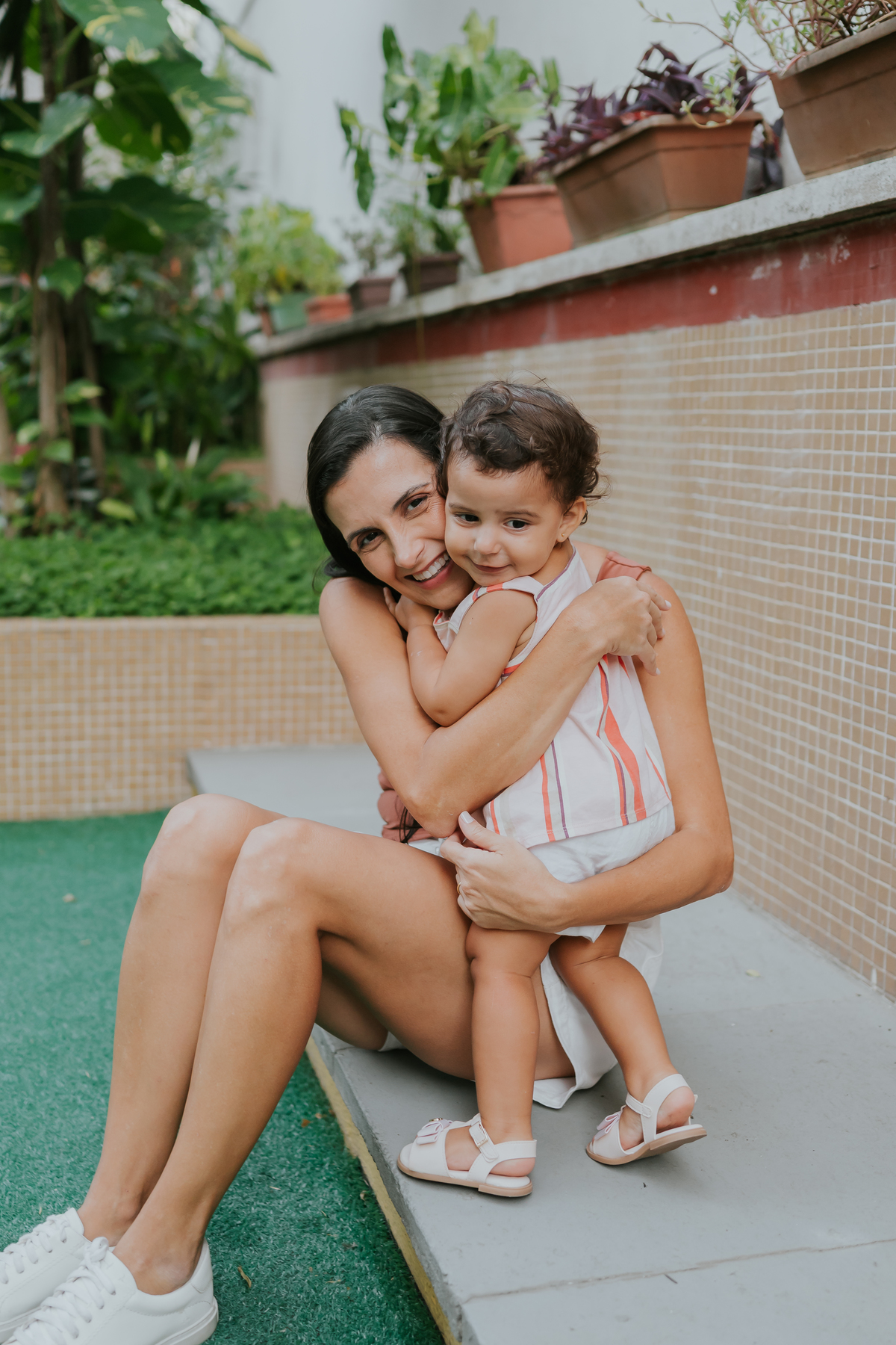 fotografia fotografa ensaio familia em casa Rio de Janeiro rj copacabana mae e filha Isabela e licia fotos família 