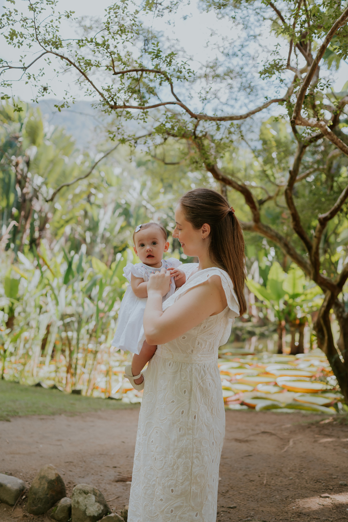 fotografia fotografa 6 meses Fernanda acompanhamento ensaio família rj Rio de Janeiro jardim botânico externo natureza