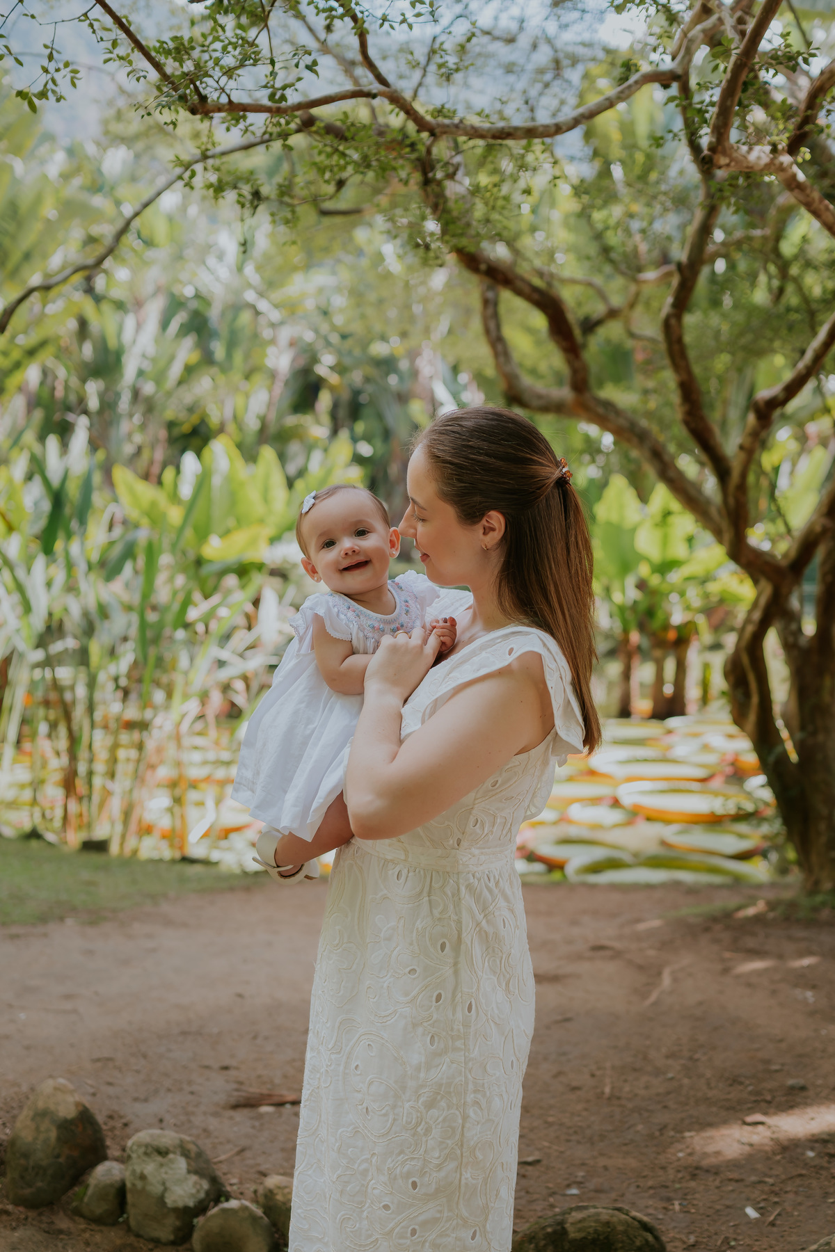 fotografia fotografa 6 meses Fernanda acompanhamento ensaio família rj Rio de Janeiro jardim botânico externo natureza