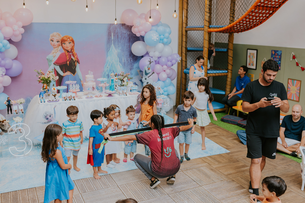 fotografia festa infantil fotografa familia 3 anos marina casa de festas quintal festas botafogo rio de janeiro rj tema frozen 