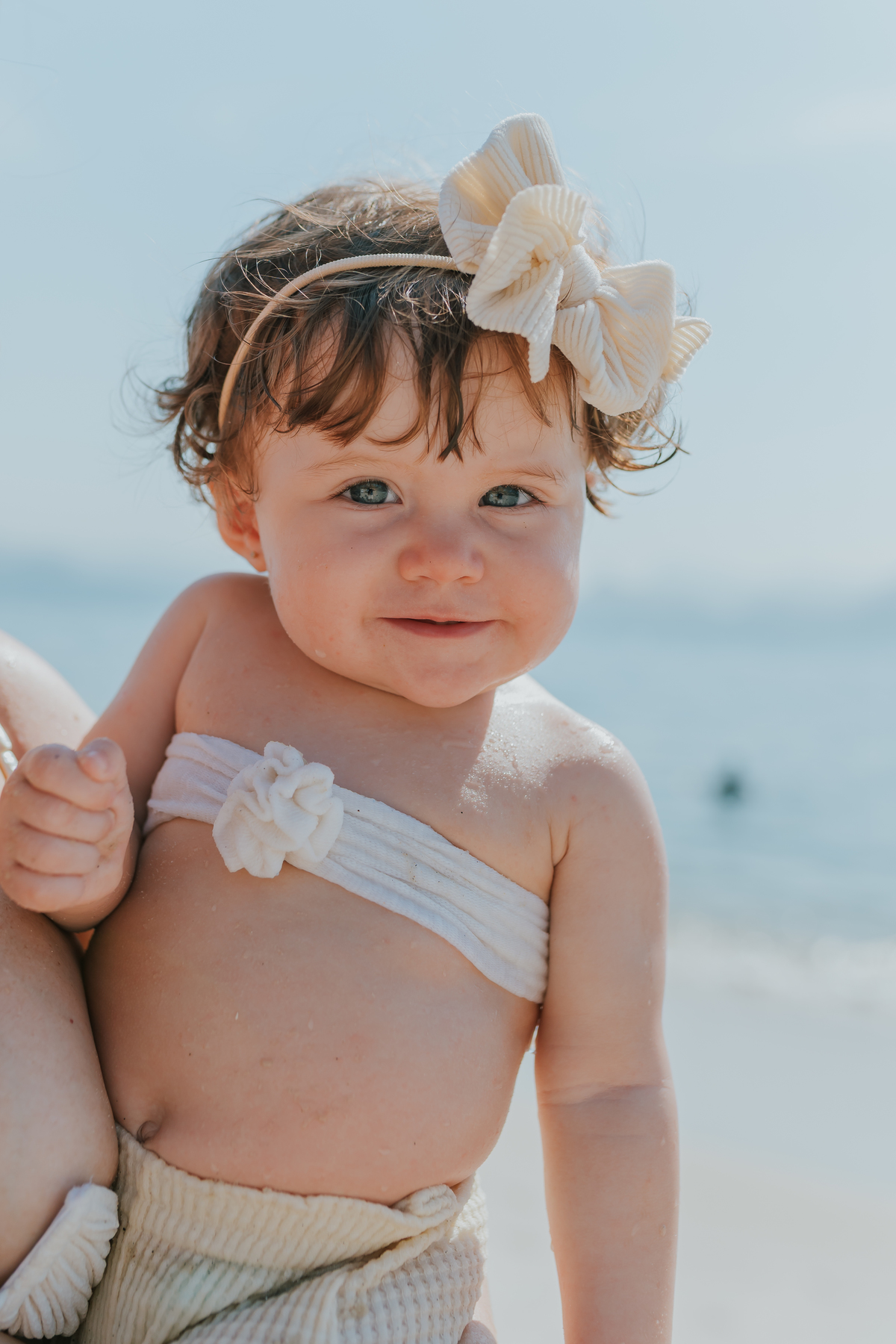 fotografia fotografa ensaio externo familia praia aterro do flamengo rio de janeiro rj 1 ano clara natureza criança 