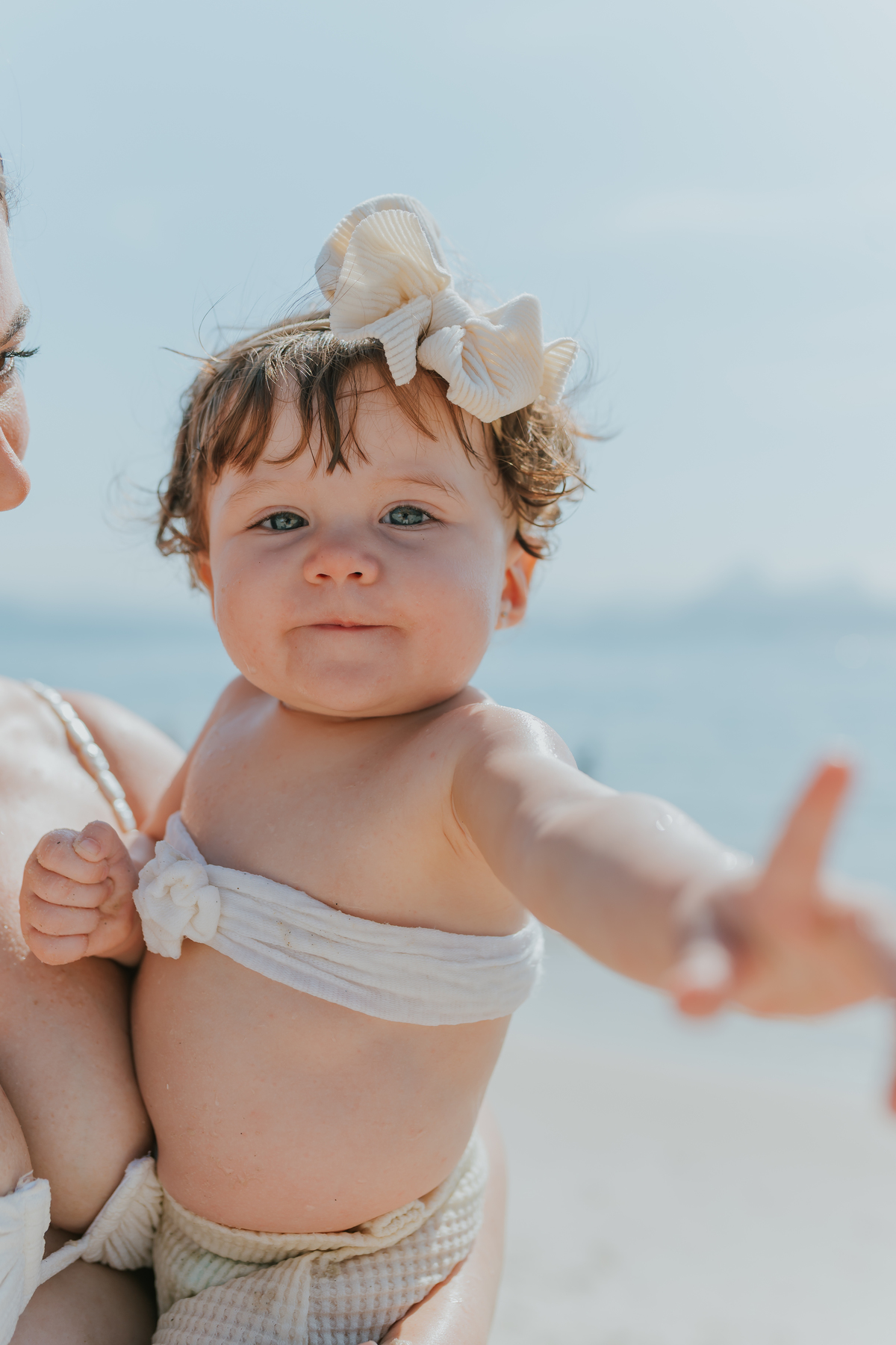 fotografia fotografa ensaio externo familia praia aterro do flamengo rio de janeiro rj 1 ano clara natureza criança 