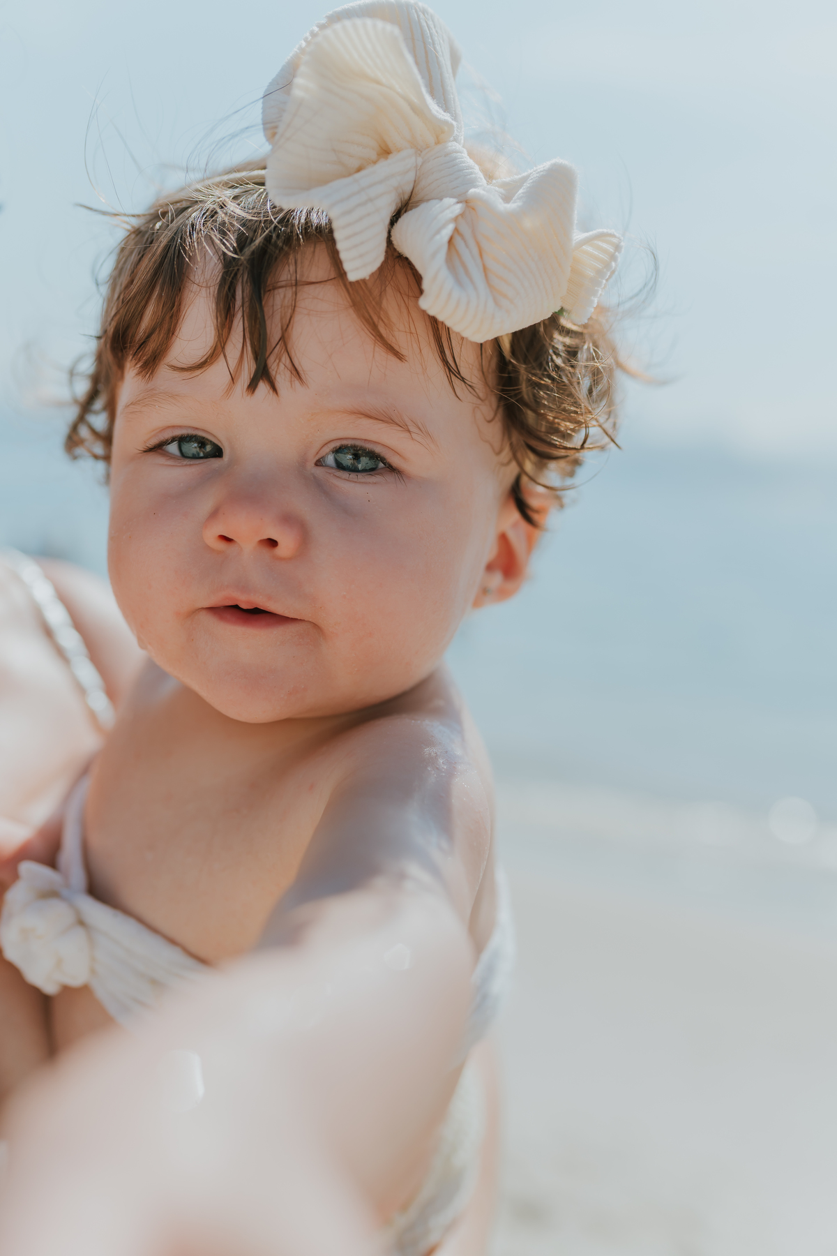 fotografia fotografa ensaio externo familia praia aterro do flamengo rio de janeiro rj 1 ano clara natureza criança 