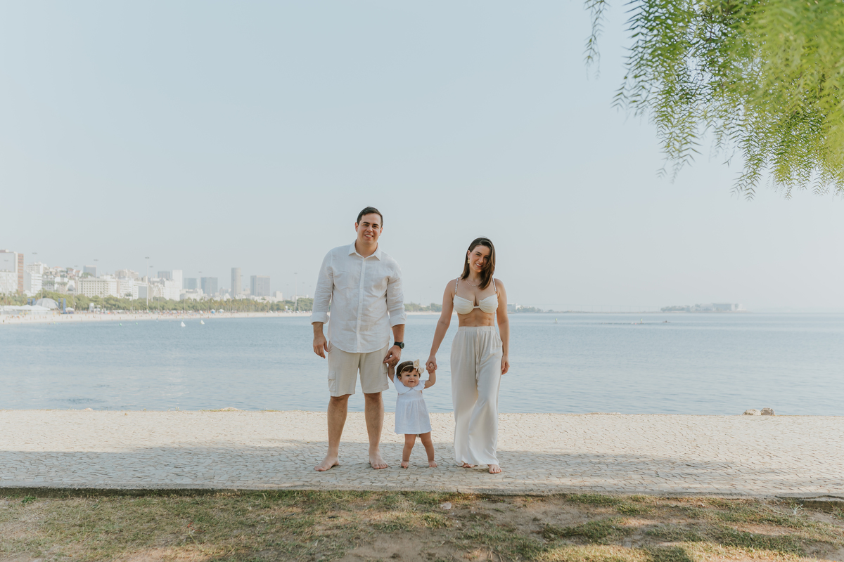 fotografia fotografa ensaio externo familia praia aterro do flamengo rio de janeiro rj 1 ano clara natureza criança 