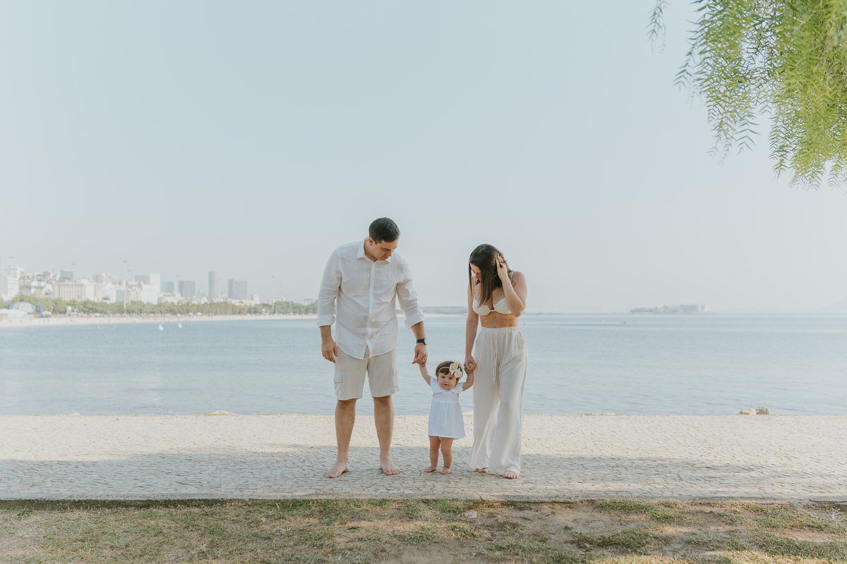 fotografia fotografa ensaio externo familia praia aterro do flamengo rio de janeiro rj 1 ano clara natureza criança 
