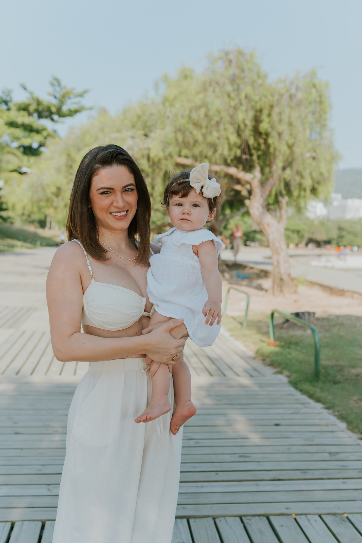 fotografia fotografa ensaio externo familia praia aterro do flamengo rio de janeiro rj 1 ano clara natureza criança 