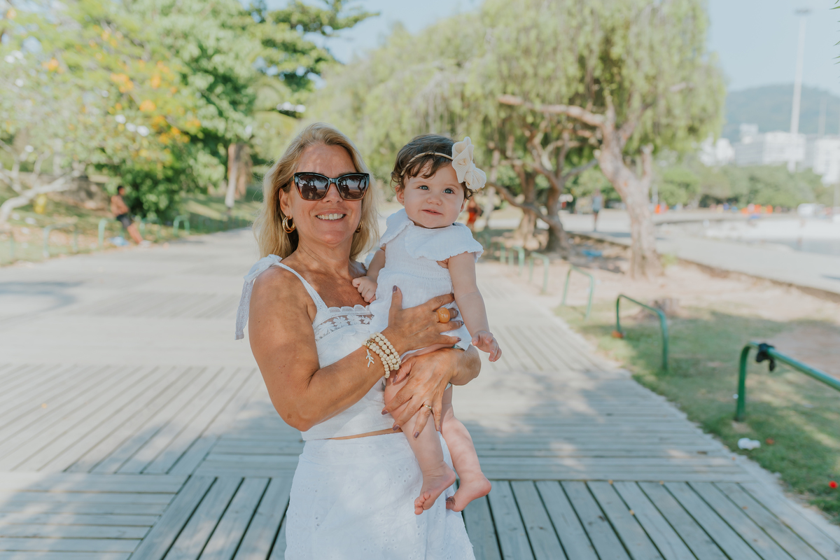 fotografia fotografa ensaio externo familia praia aterro do flamengo rio de janeiro rj 1 ano clara natureza criança 