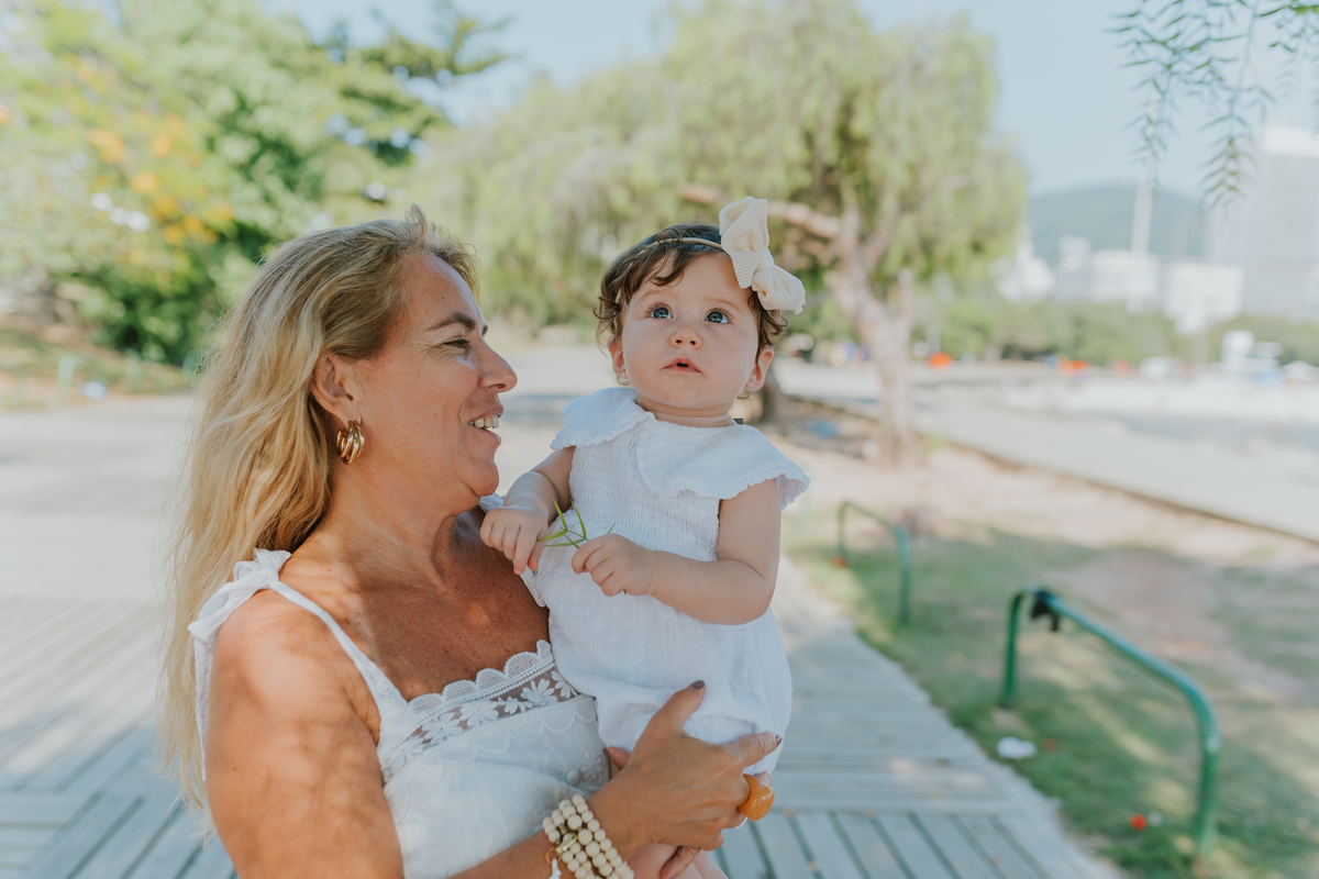 fotografia fotografa ensaio externo familia praia aterro do flamengo rio de janeiro rj 1 ano clara natureza criança 
