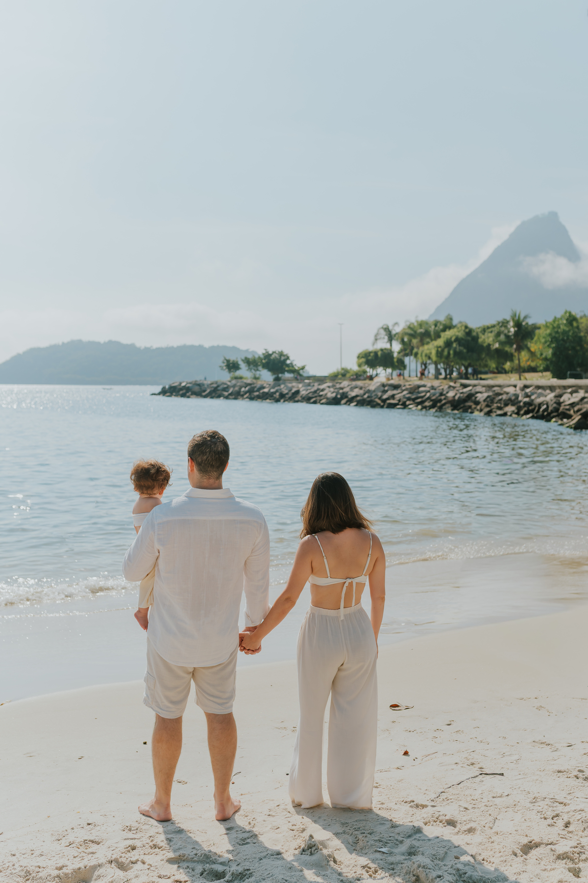 fotografia fotografa ensaio externo familia praia aterro do flamengo rio de janeiro rj 1 ano clara natureza criança 