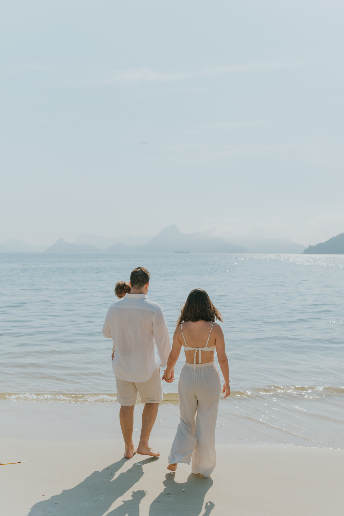 fotografia fotografa ensaio externo familia praia aterro do flamengo rio de janeiro rj 1 ano clara natureza criança 