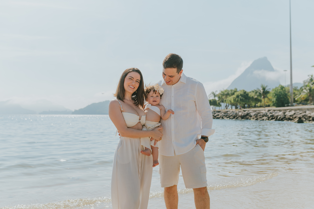 fotografia fotografa ensaio externo familia praia aterro do flamengo rio de janeiro rj 1 ano clara natureza criança 