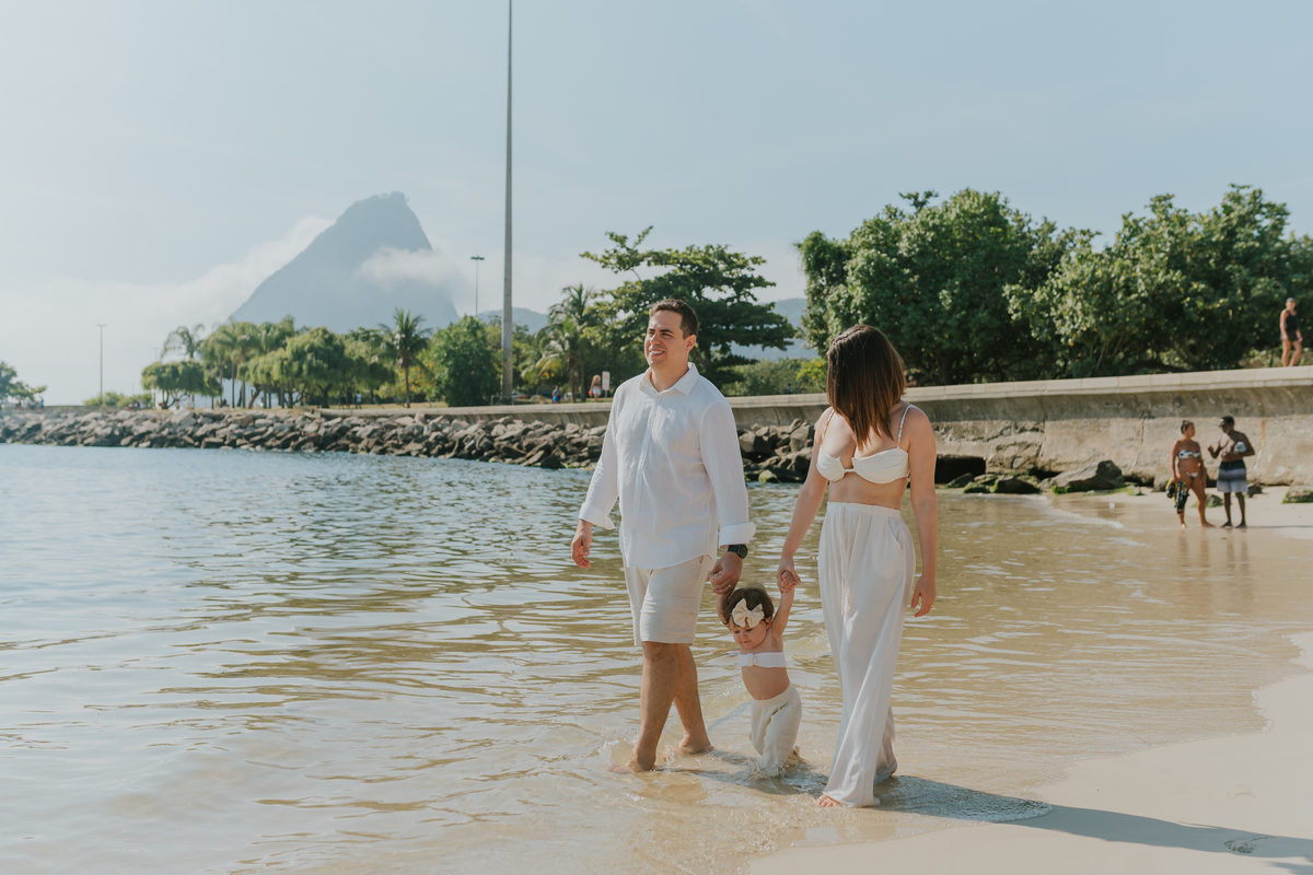 fotografia fotografa ensaio externo familia praia aterro do flamengo rio de janeiro rj 1 ano clara natureza criança 