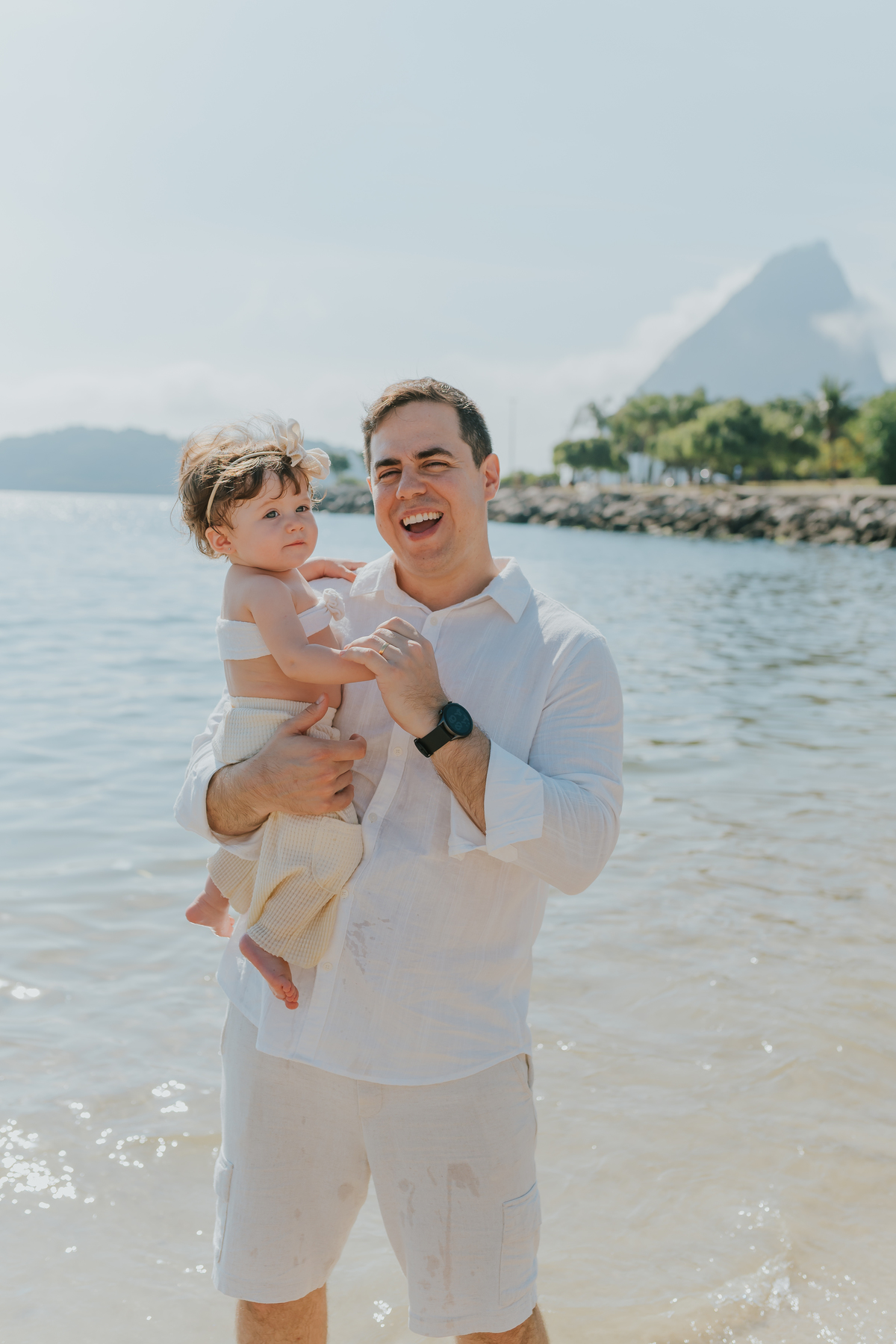 fotografia fotografa ensaio externo familia praia aterro do flamengo rio de janeiro rj 1 ano clara natureza criança 