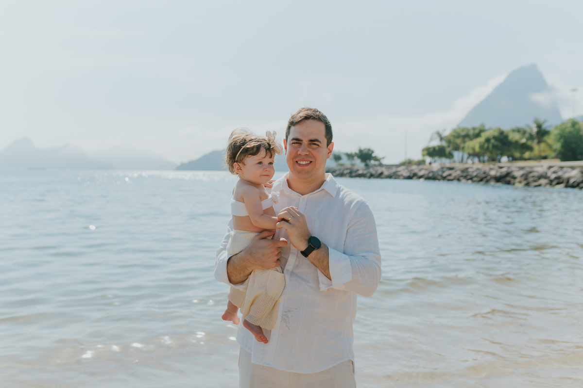 fotografia fotografa ensaio externo familia praia aterro do flamengo rio de janeiro rj 1 ano clara natureza criança 