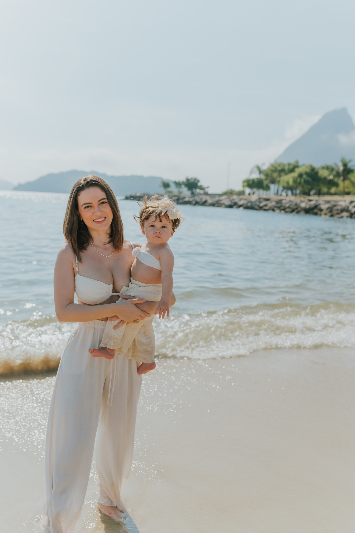 fotografia fotografa ensaio externo familia praia aterro do flamengo rio de janeiro rj 1 ano clara natureza criança 