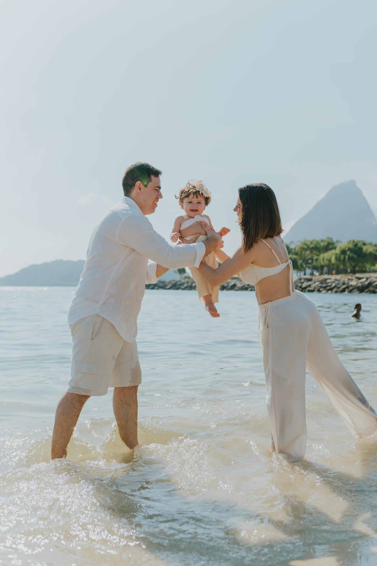 fotografia fotografa ensaio externo familia praia aterro do flamengo rio de janeiro rj 1 ano clara natureza criança 