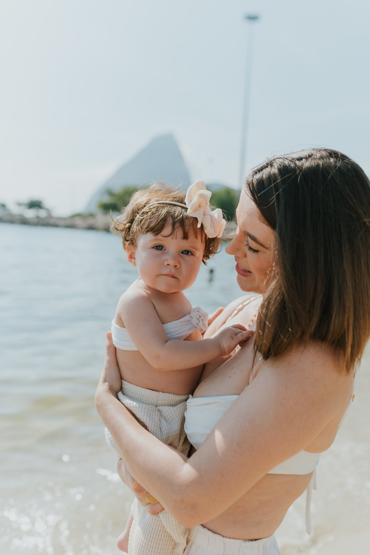fotografia fotografa ensaio externo familia praia aterro do flamengo rio de janeiro rj 1 ano clara natureza criança 