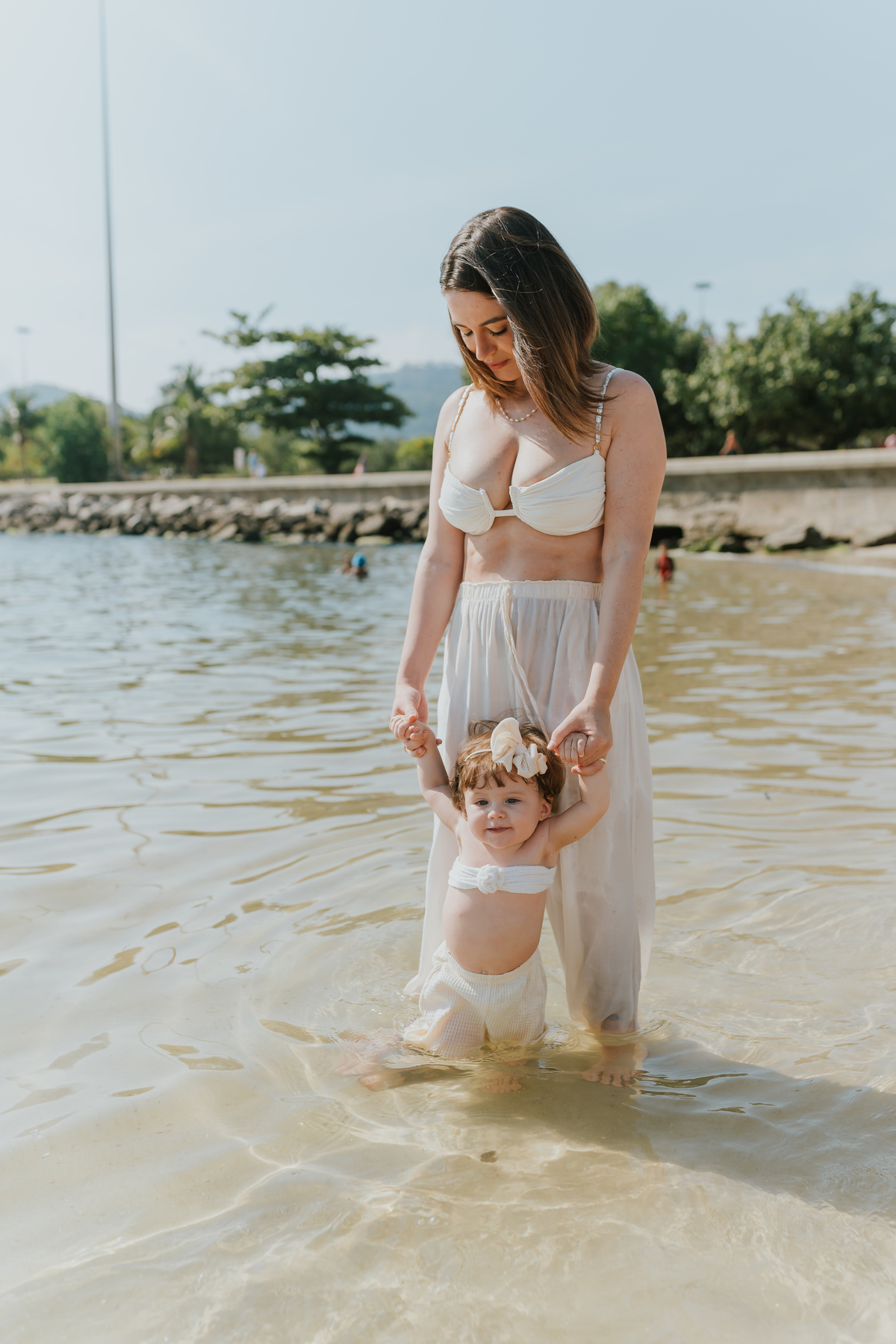 fotografia fotografa ensaio externo familia praia aterro do flamengo rio de janeiro rj 1 ano clara natureza criança 