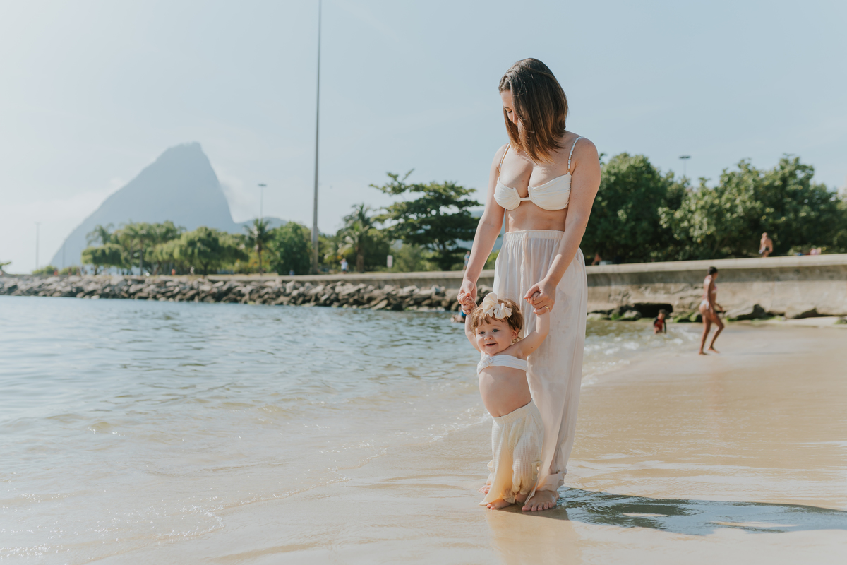 fotografia fotografa ensaio externo familia praia aterro do flamengo rio de janeiro rj 1 ano clara natureza criança 