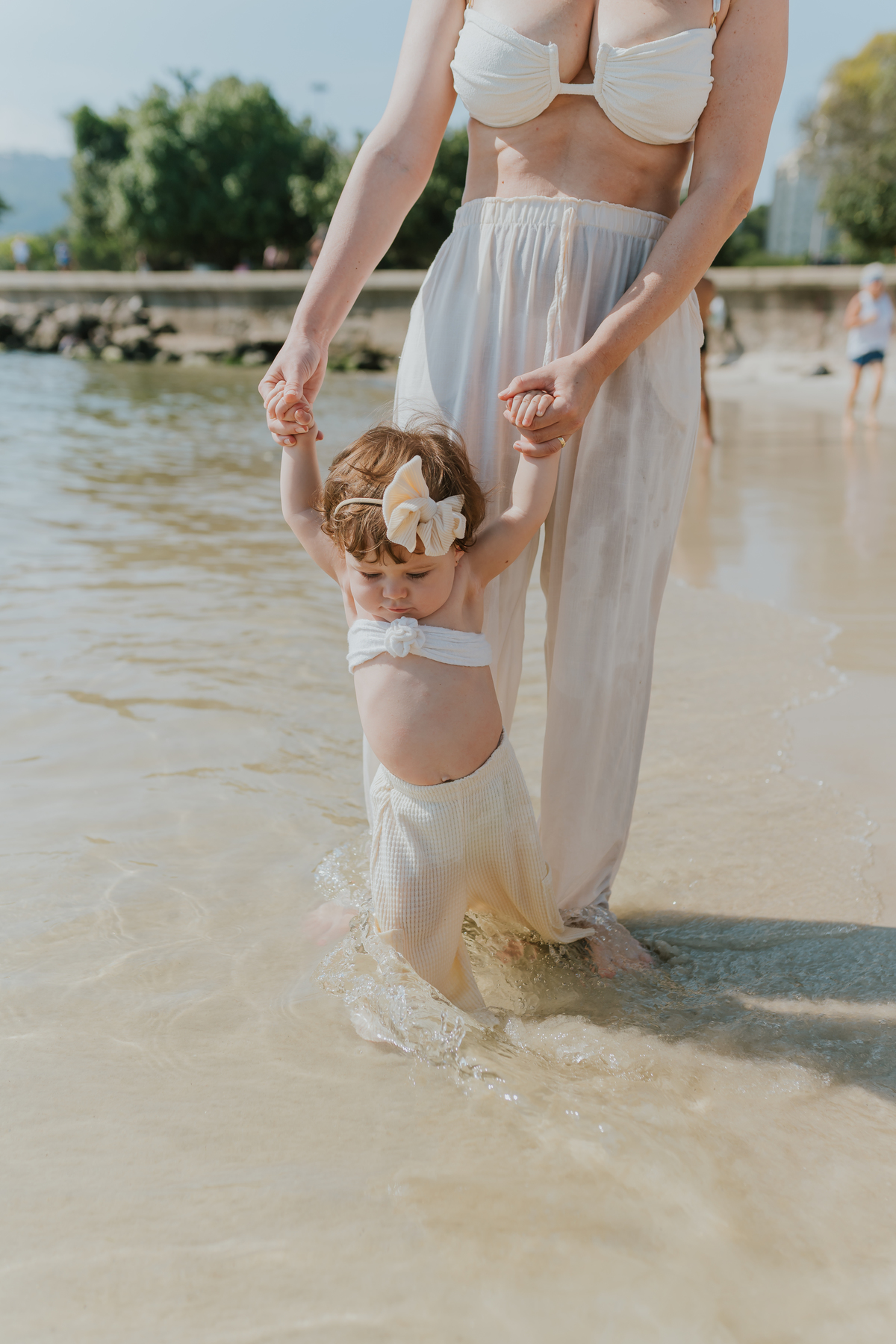 fotografia fotografa ensaio externo familia praia aterro do flamengo rio de janeiro rj 1 ano clara natureza criança 