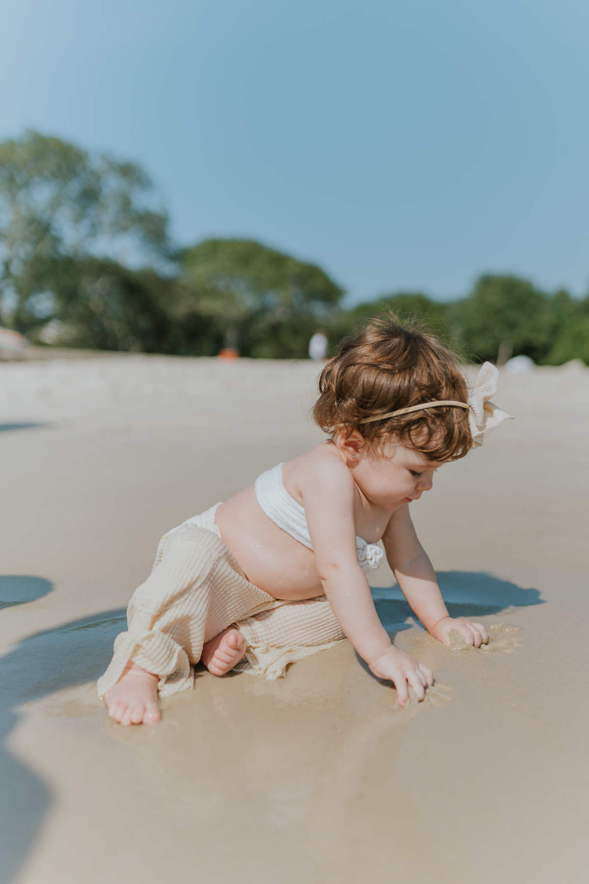 fotografia fotografa ensaio externo familia praia aterro do flamengo rio de janeiro rj 1 ano clara natureza criança 