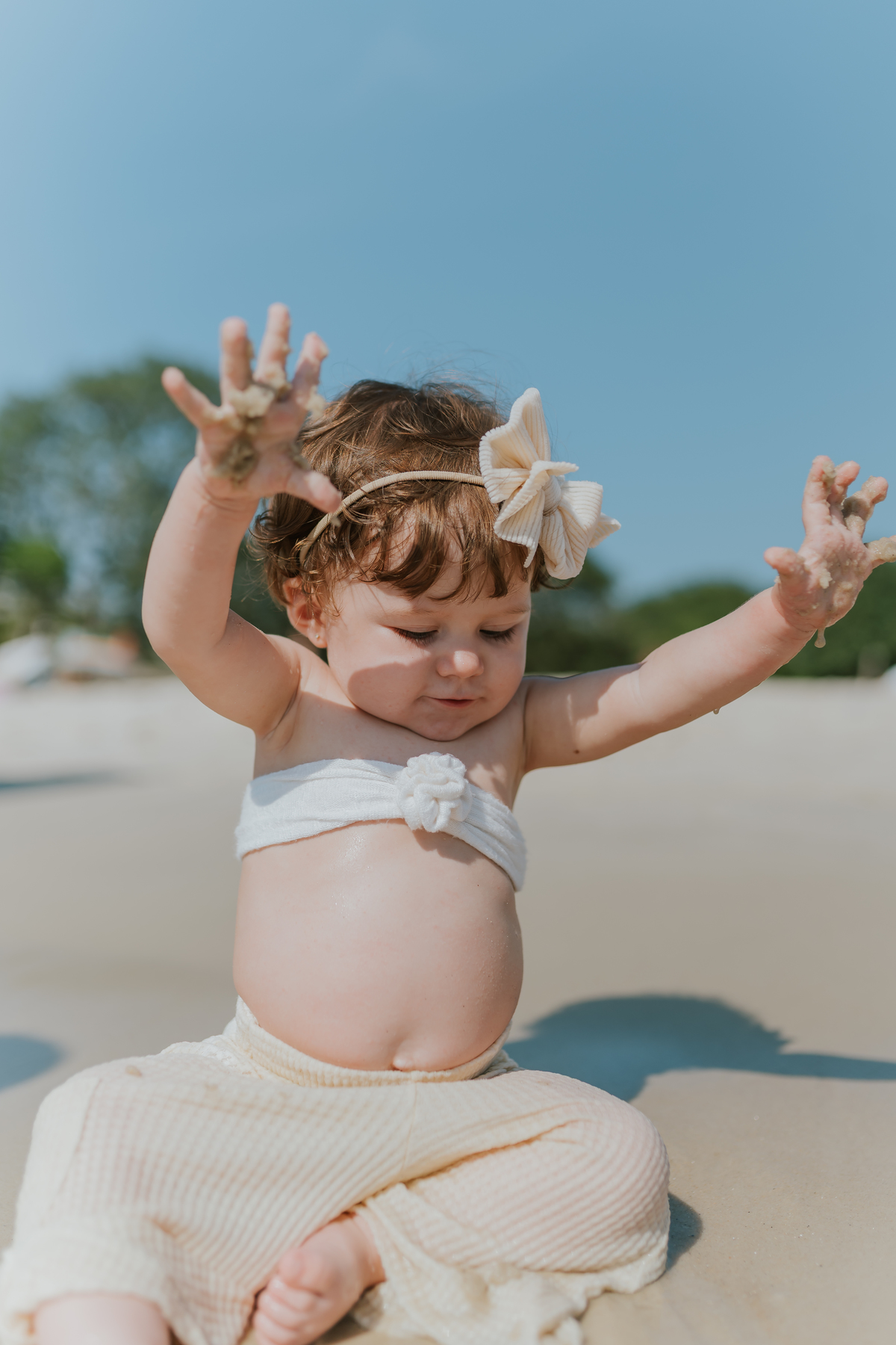 fotografia fotografa ensaio externo familia praia aterro do flamengo rio de janeiro rj 1 ano clara natureza criança 