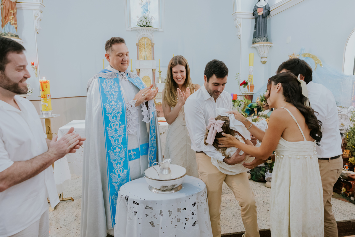 fotografia batizado batismo Rio de Janeiro rj gávea maria aurora maria Noelia igreja servas de maria fotografa família 