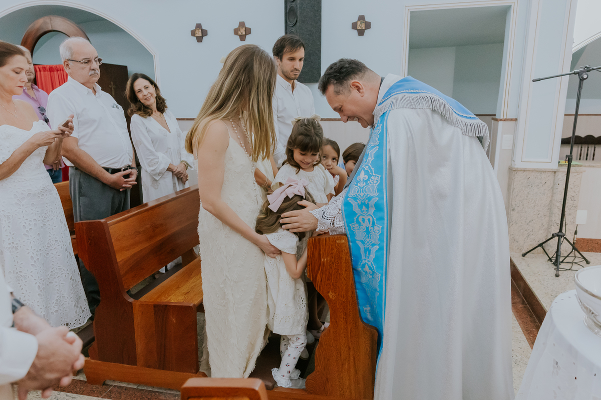 fotografia batizado batismo Rio de Janeiro rj gávea maria aurora maria Noelia igreja servas de maria fotografa família 